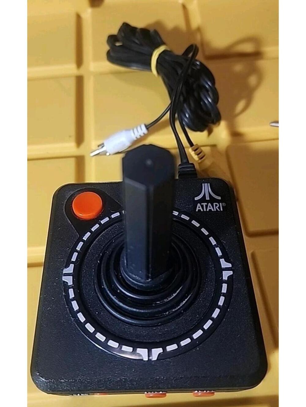 Atari 2600 Joystick 10-in-1 Plug N Play TV Video Game JAKKS Pacific 2002